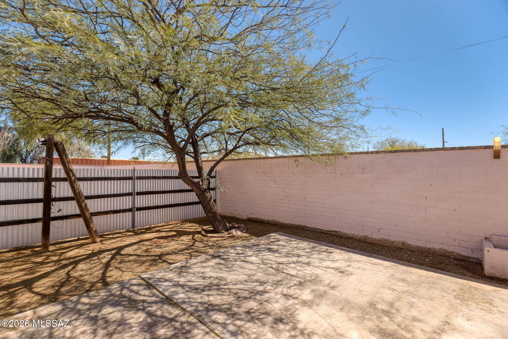 2936 E Edison Street