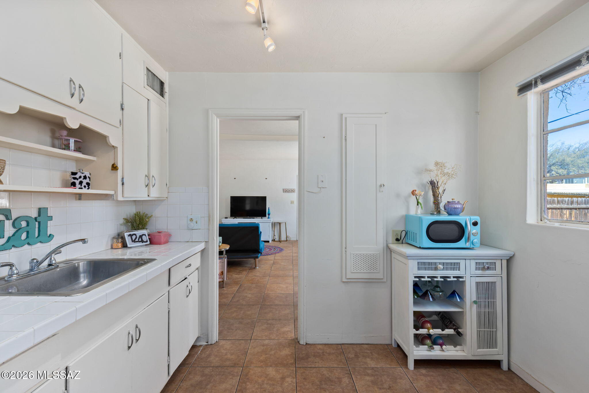 2936 E Edison Street