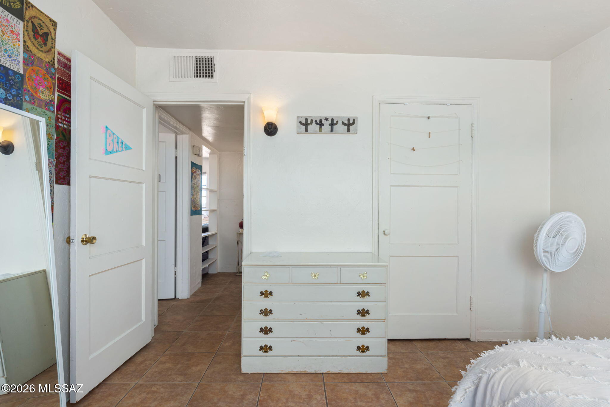 2936 E Edison Street