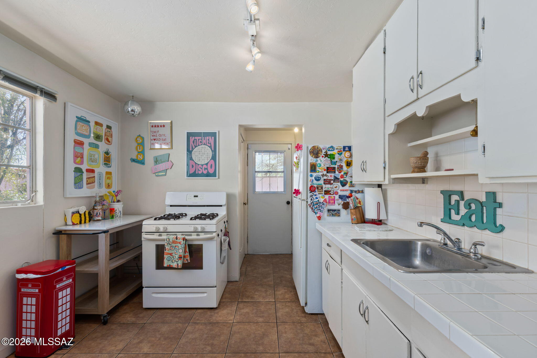 2936 E Edison Street