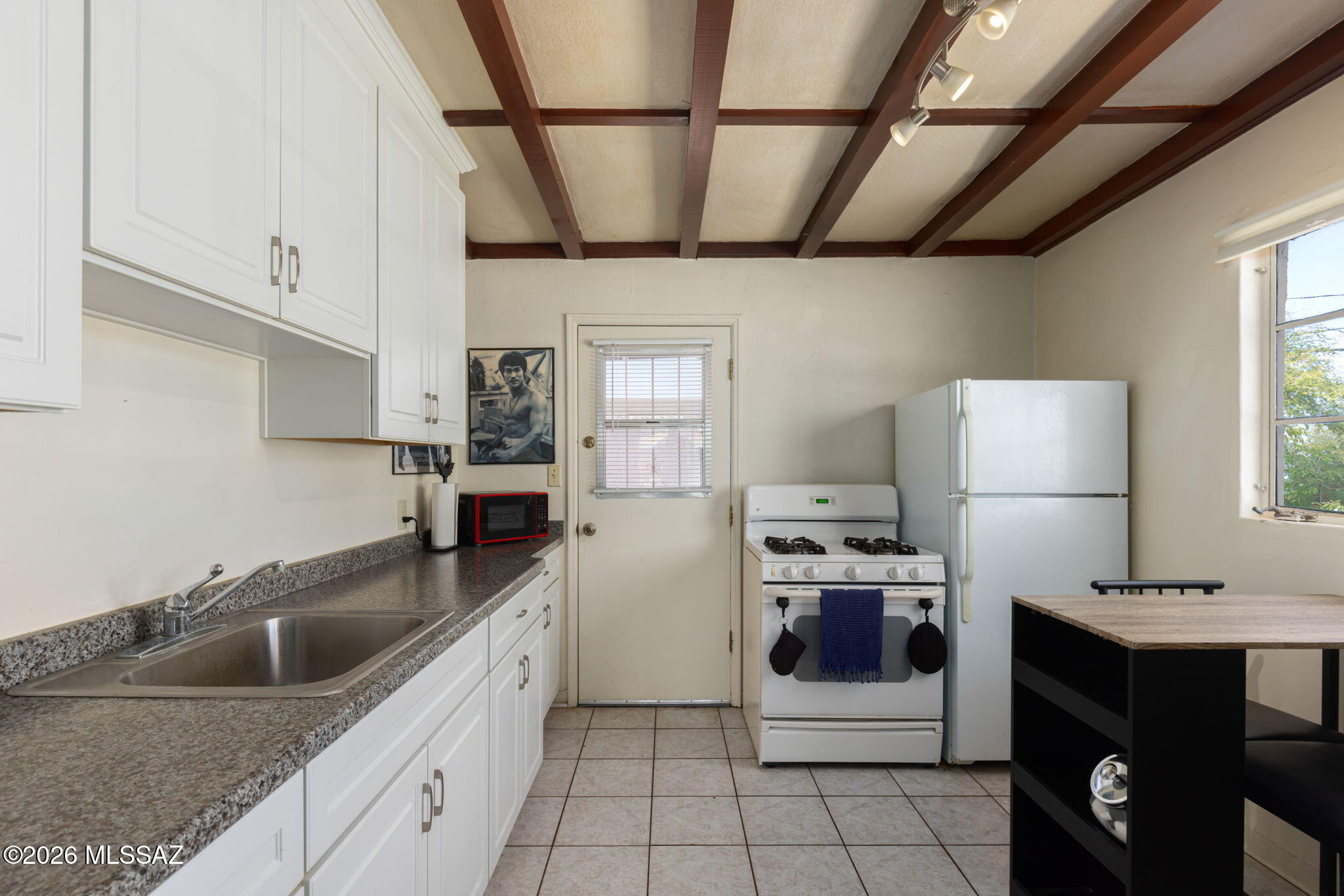 2936 E Edison Street