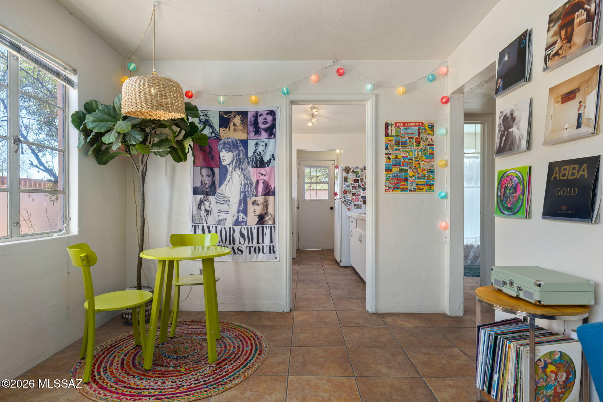 2936 E Edison Street