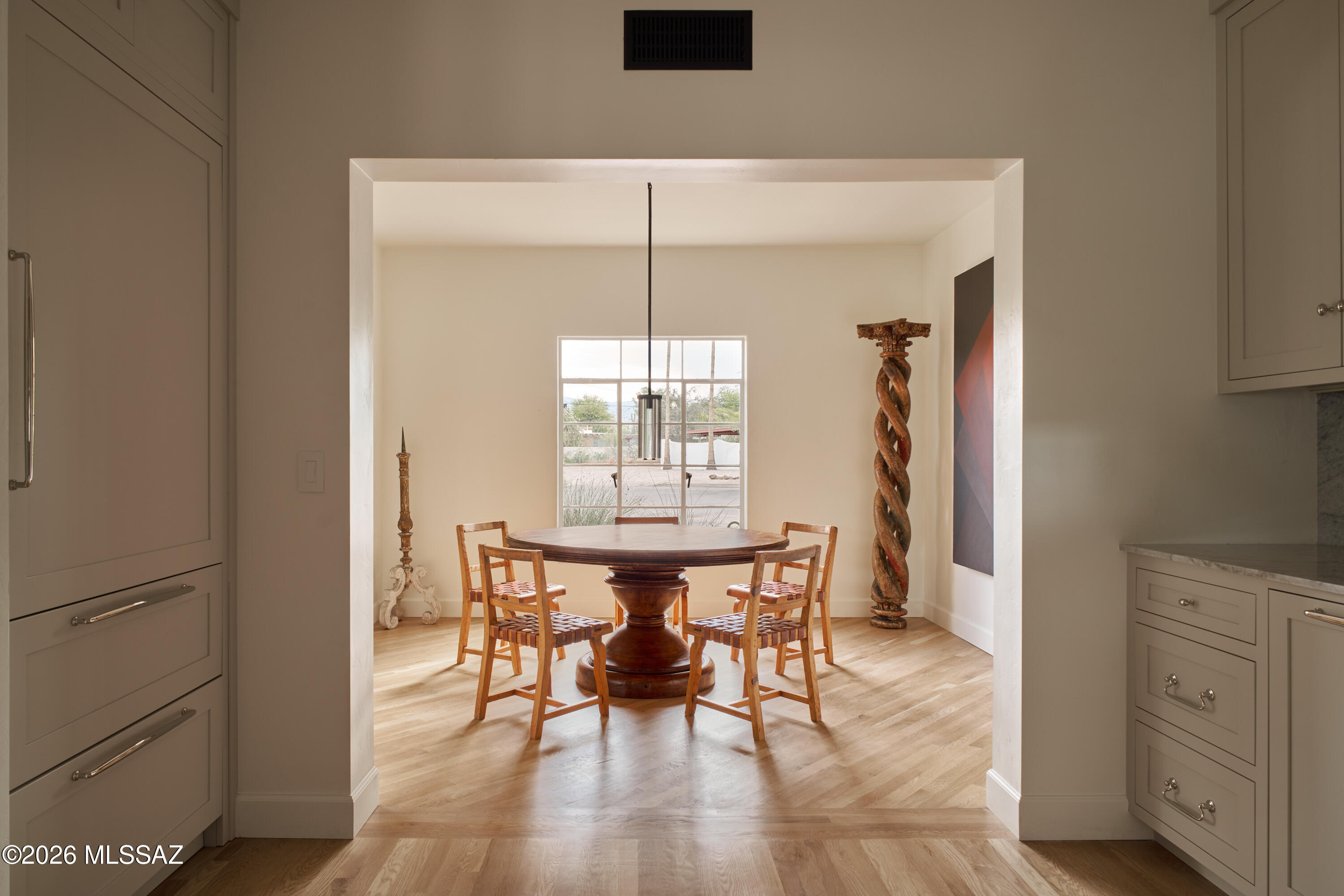 2802 E Vía Rotunda