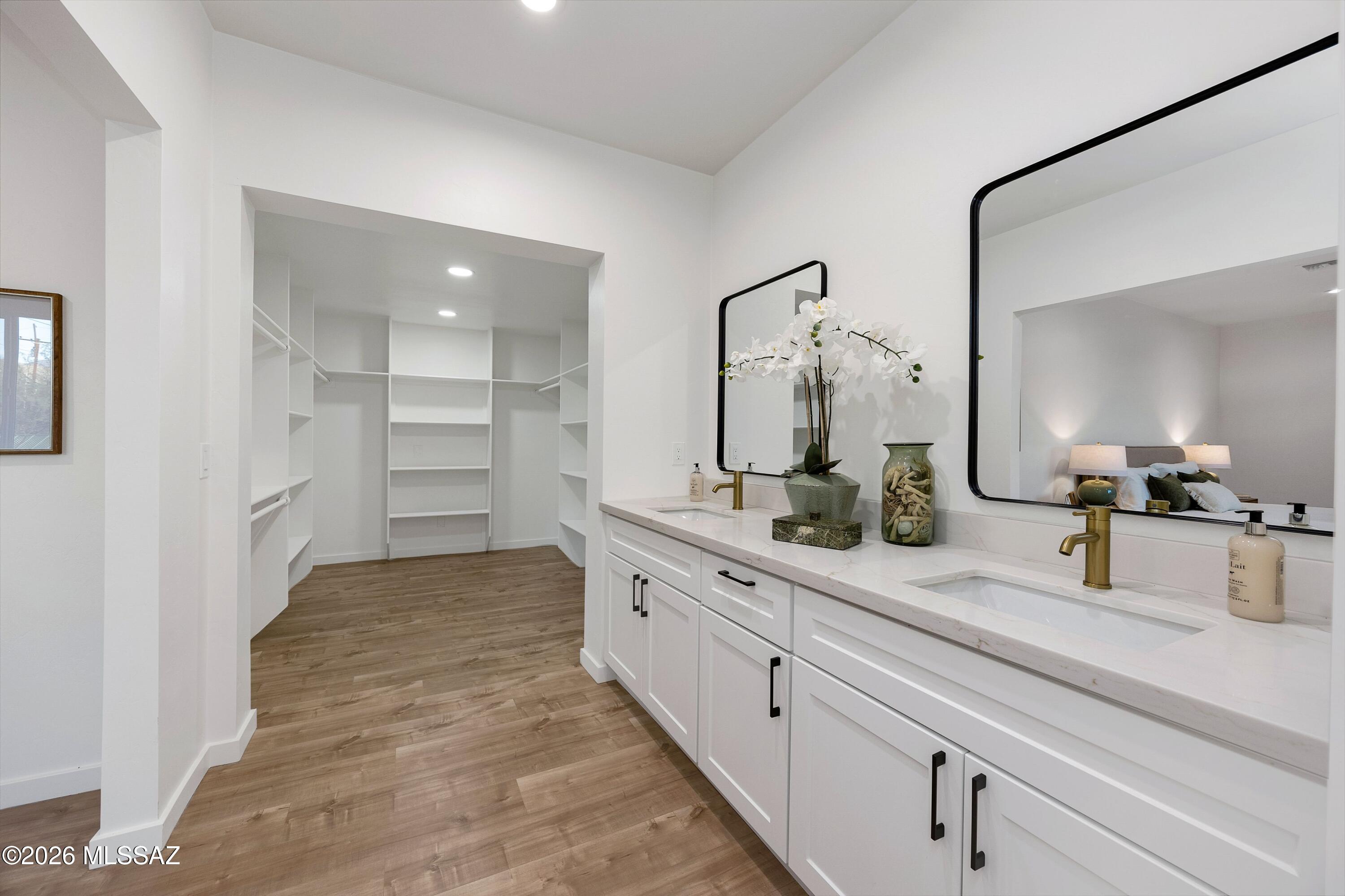 230 W Meadowbrook Drive