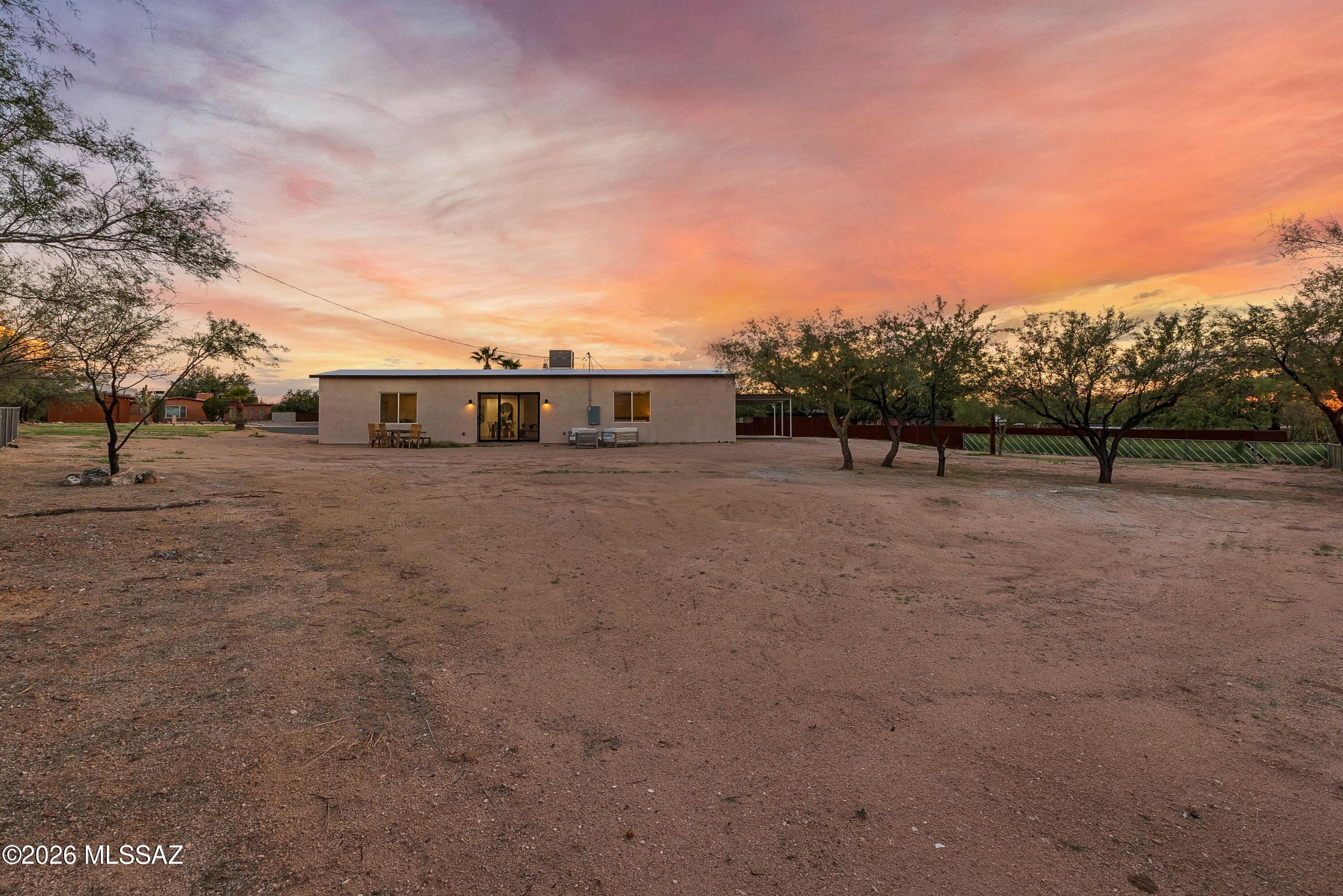 230 W Meadowbrook Drive
