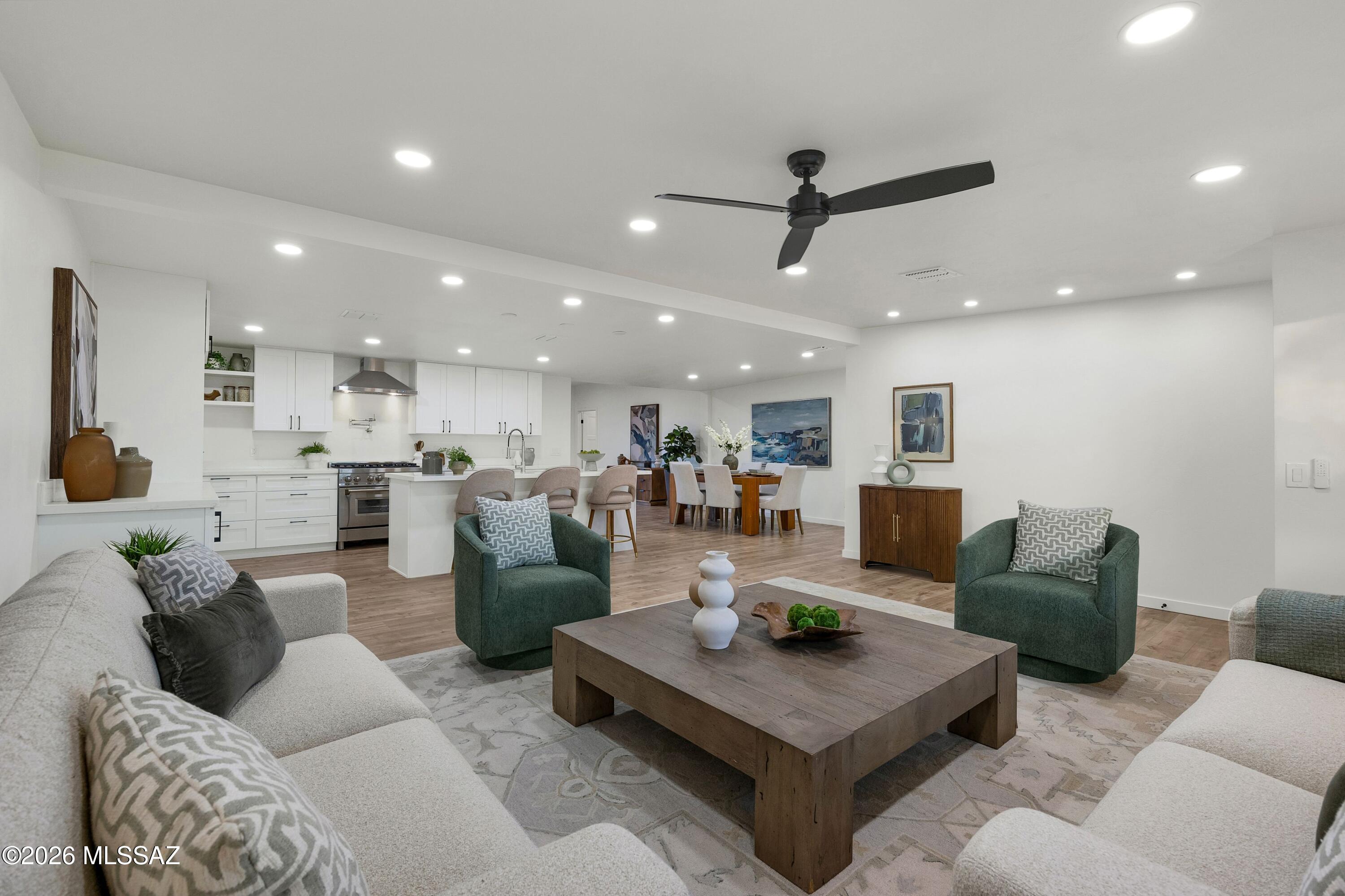 230 W Meadowbrook Drive