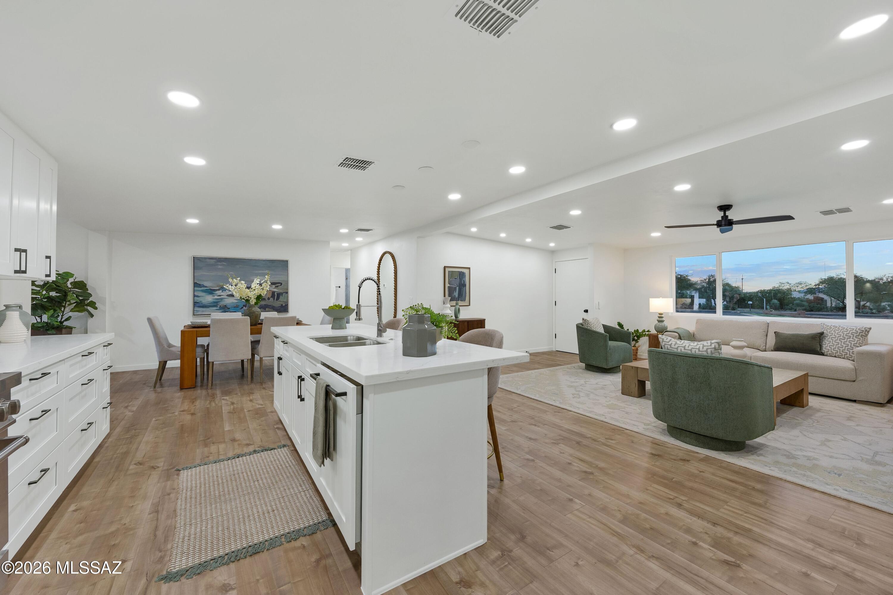 230 W Meadowbrook Drive