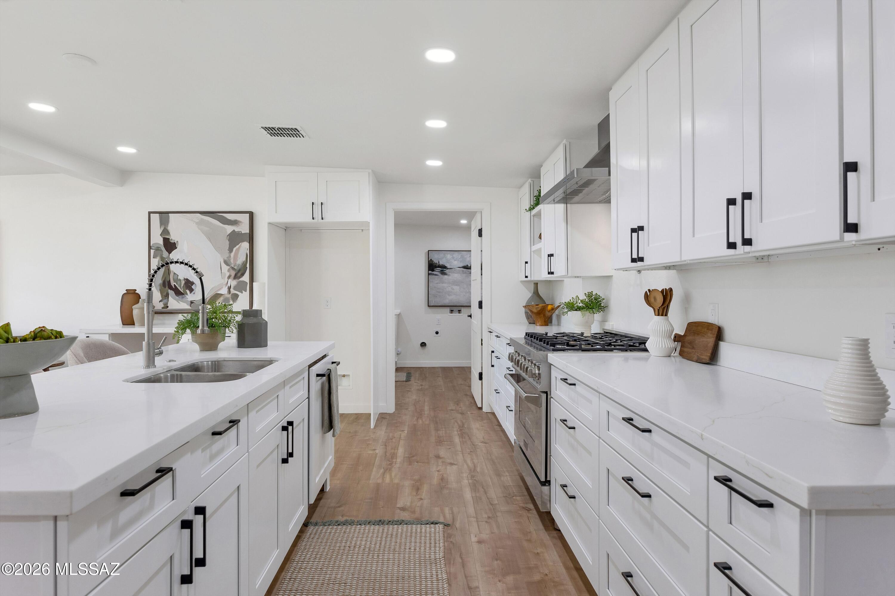230 W Meadowbrook Drive