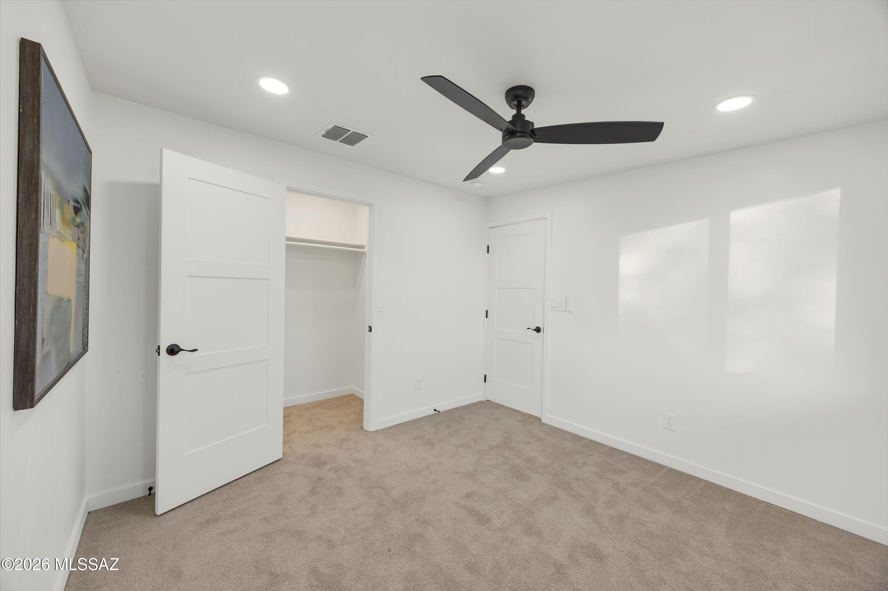 230 W Meadowbrook Drive