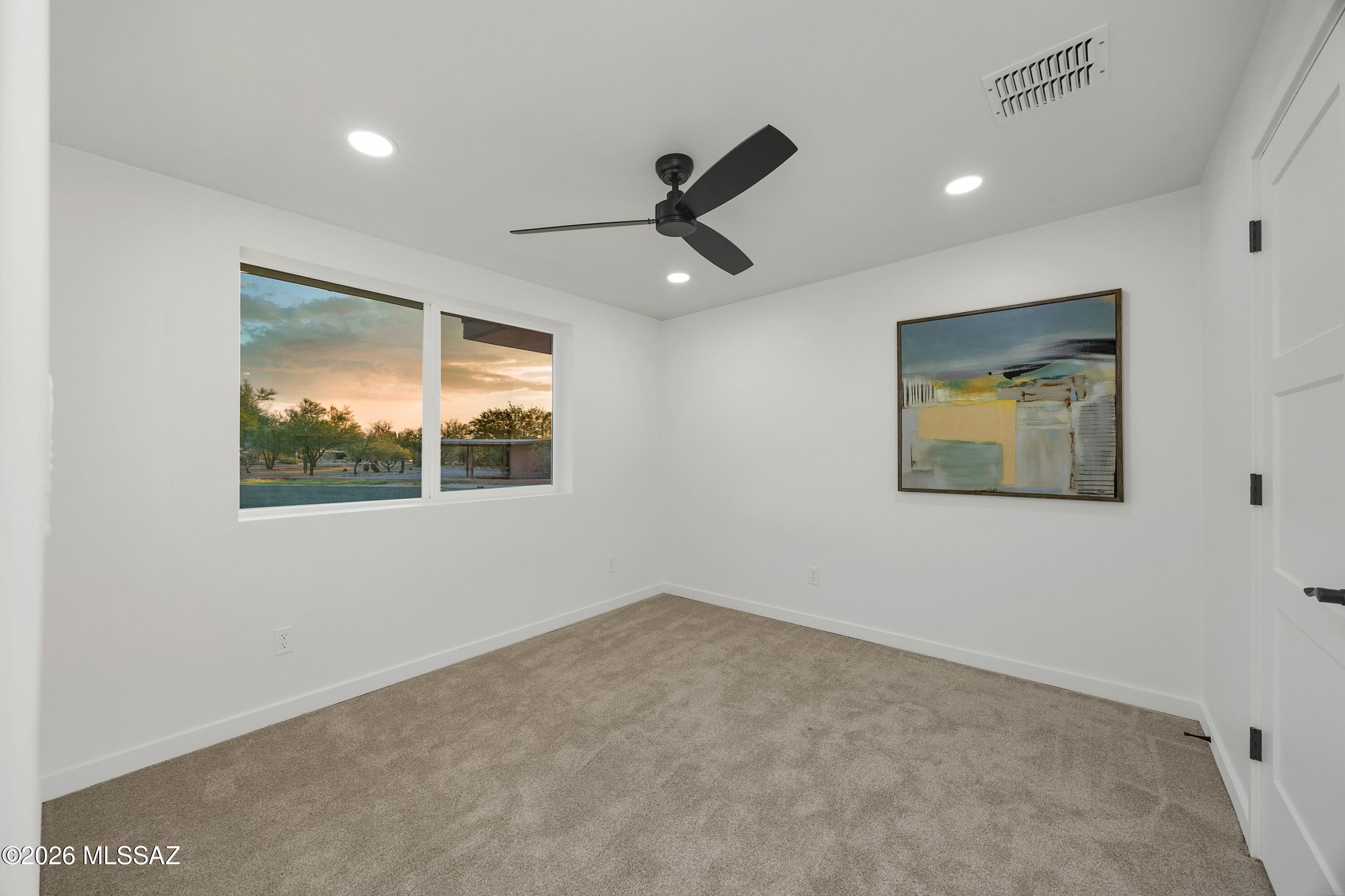 230 W Meadowbrook Drive
