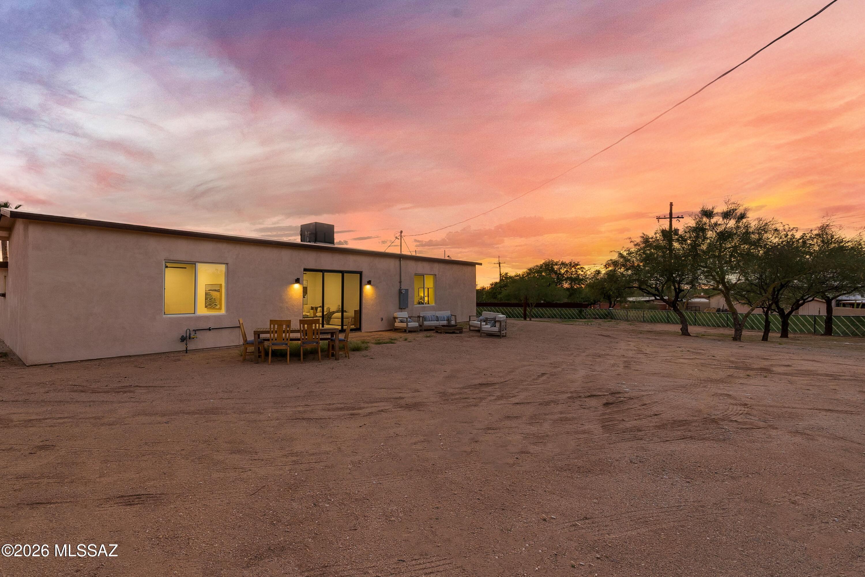 230 W Meadowbrook Drive