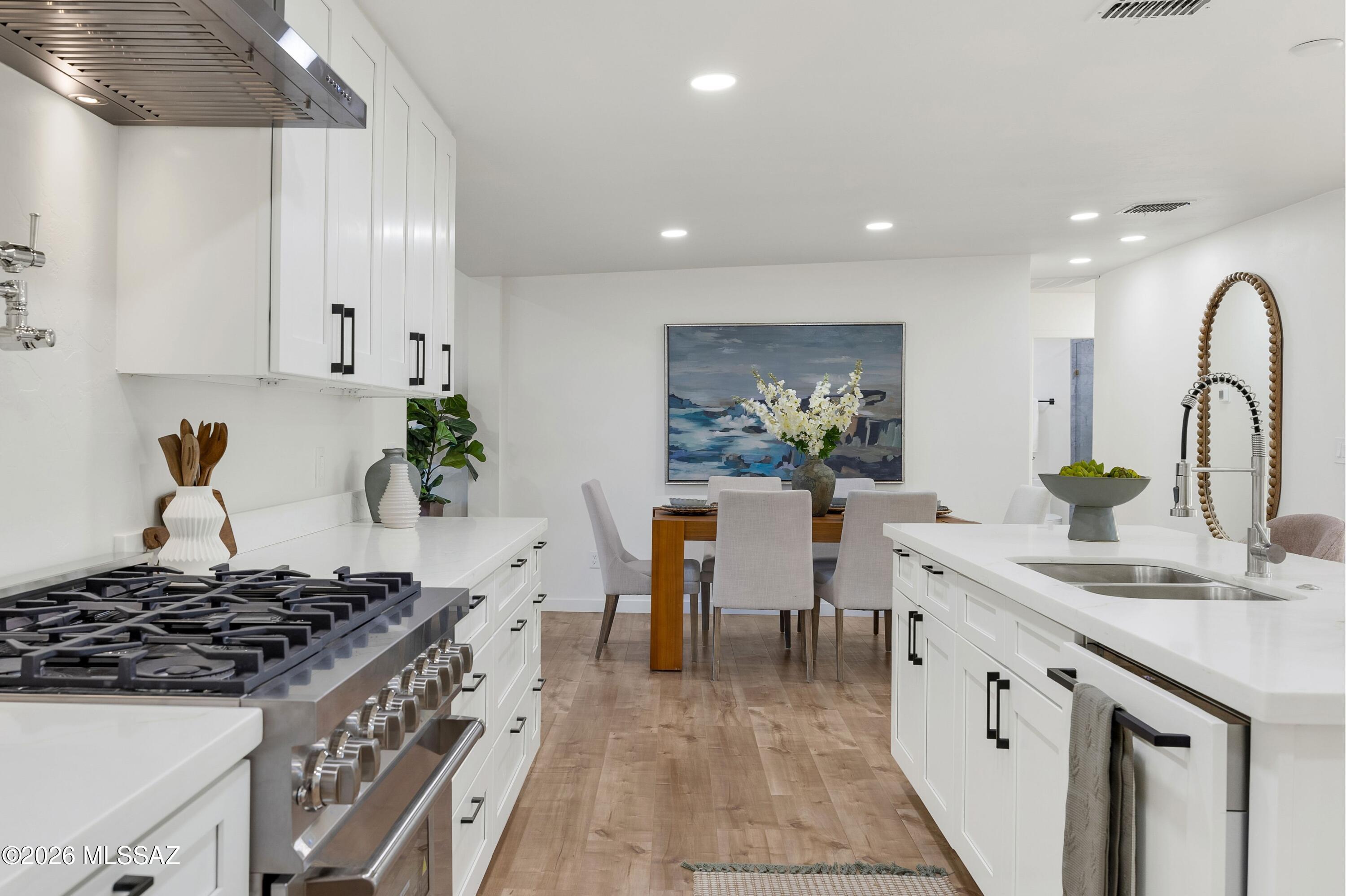 230 W Meadowbrook Drive
