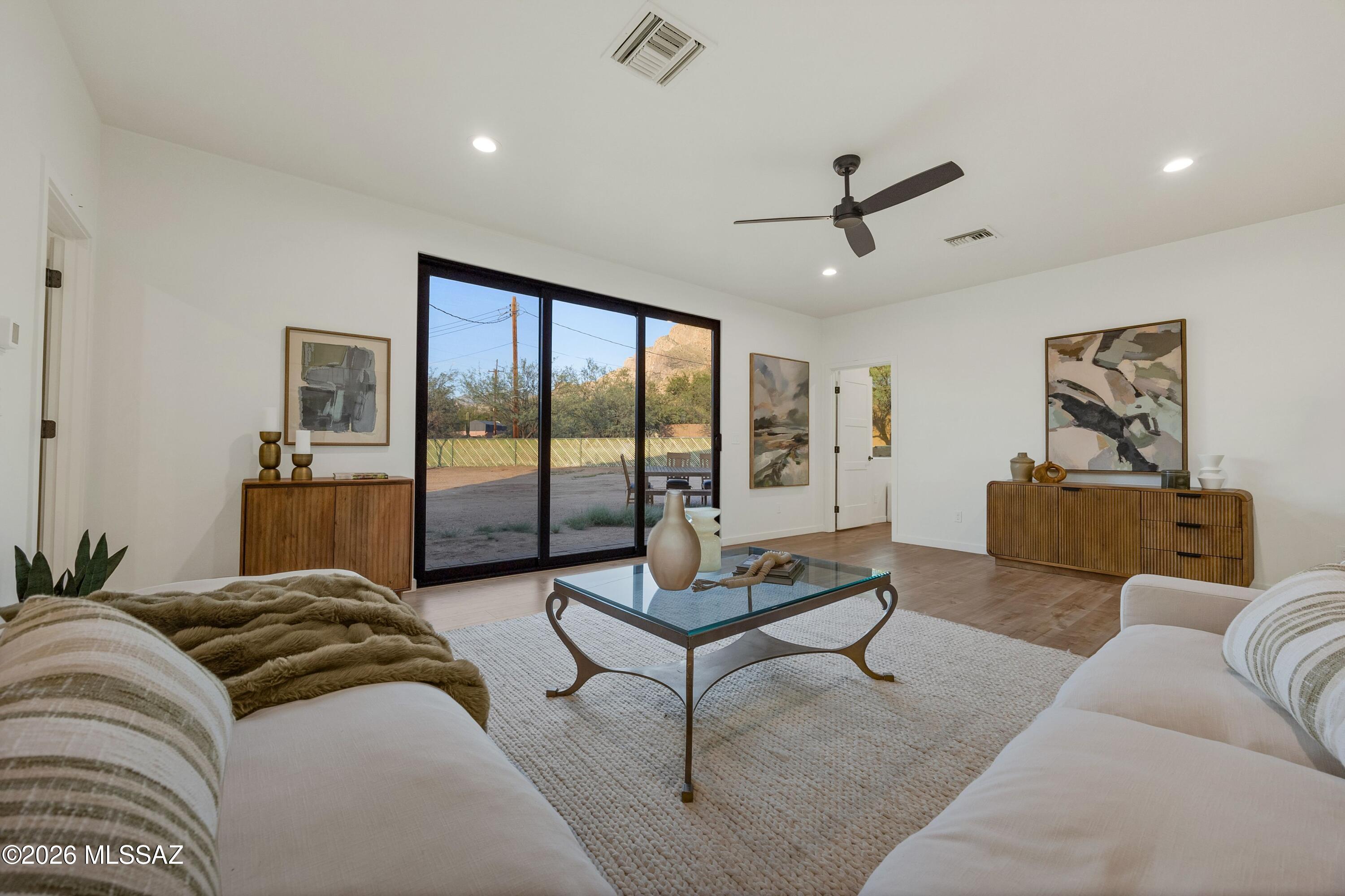 230 W Meadowbrook Drive