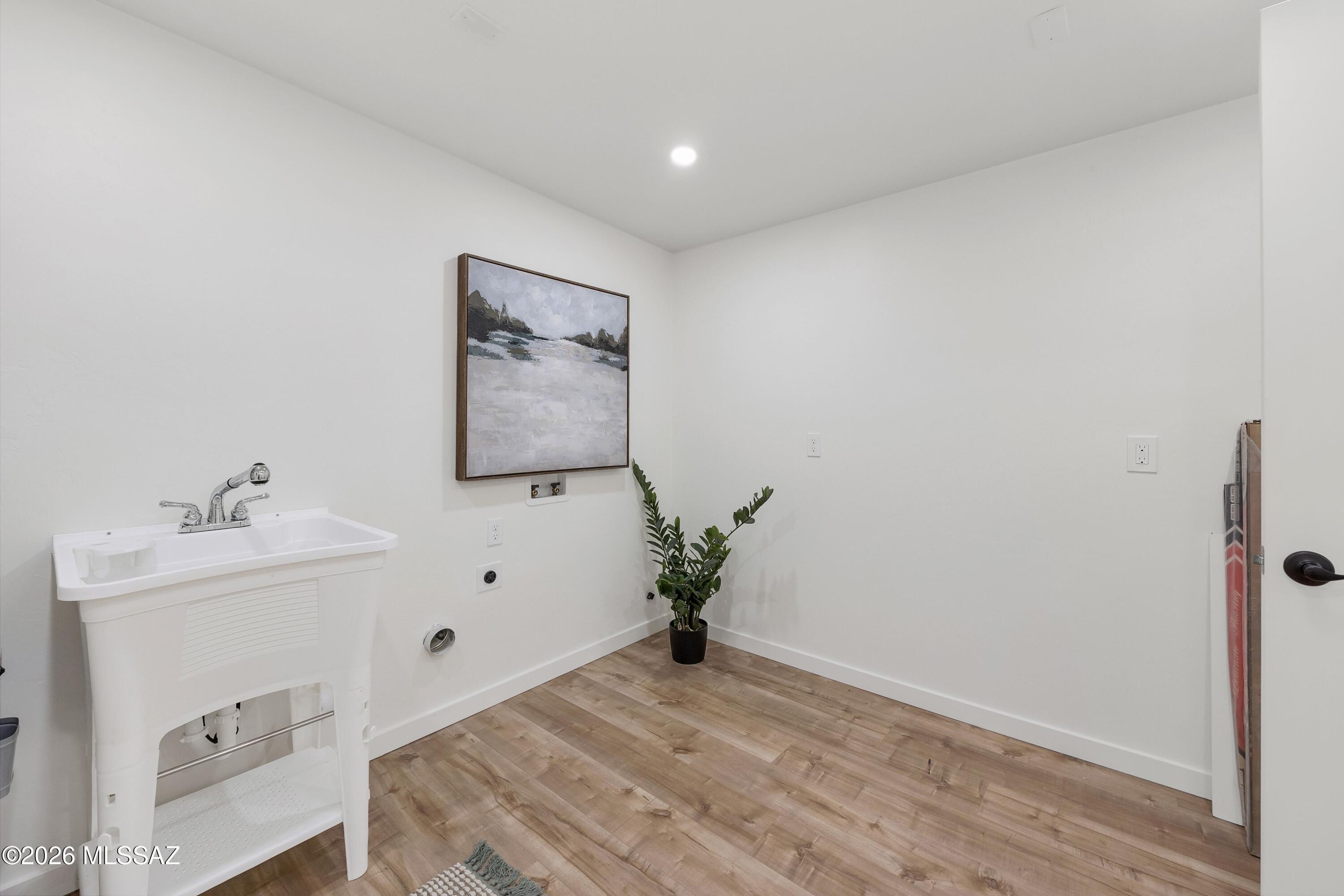 230 W Meadowbrook Drive