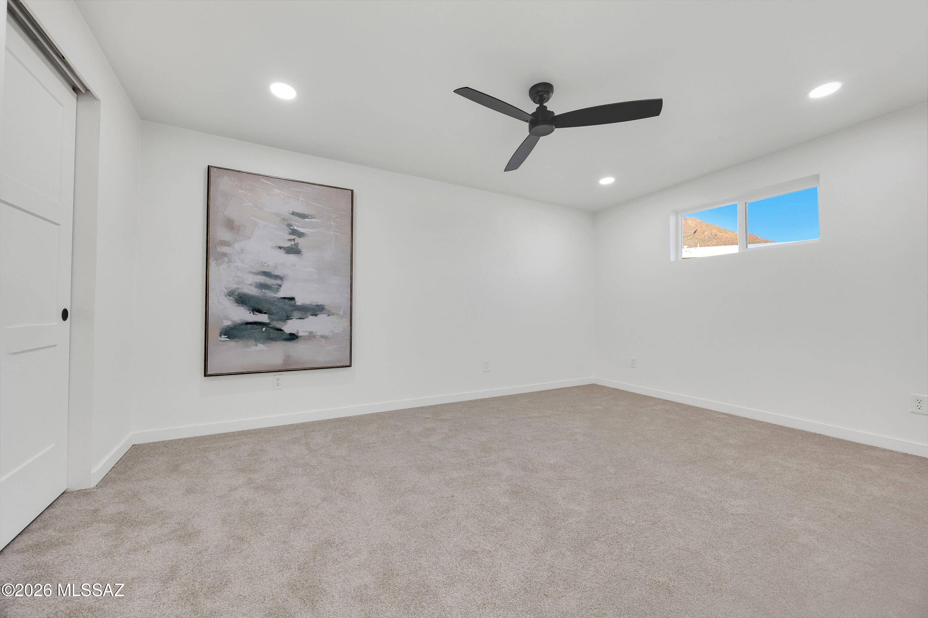 230 W Meadowbrook Drive