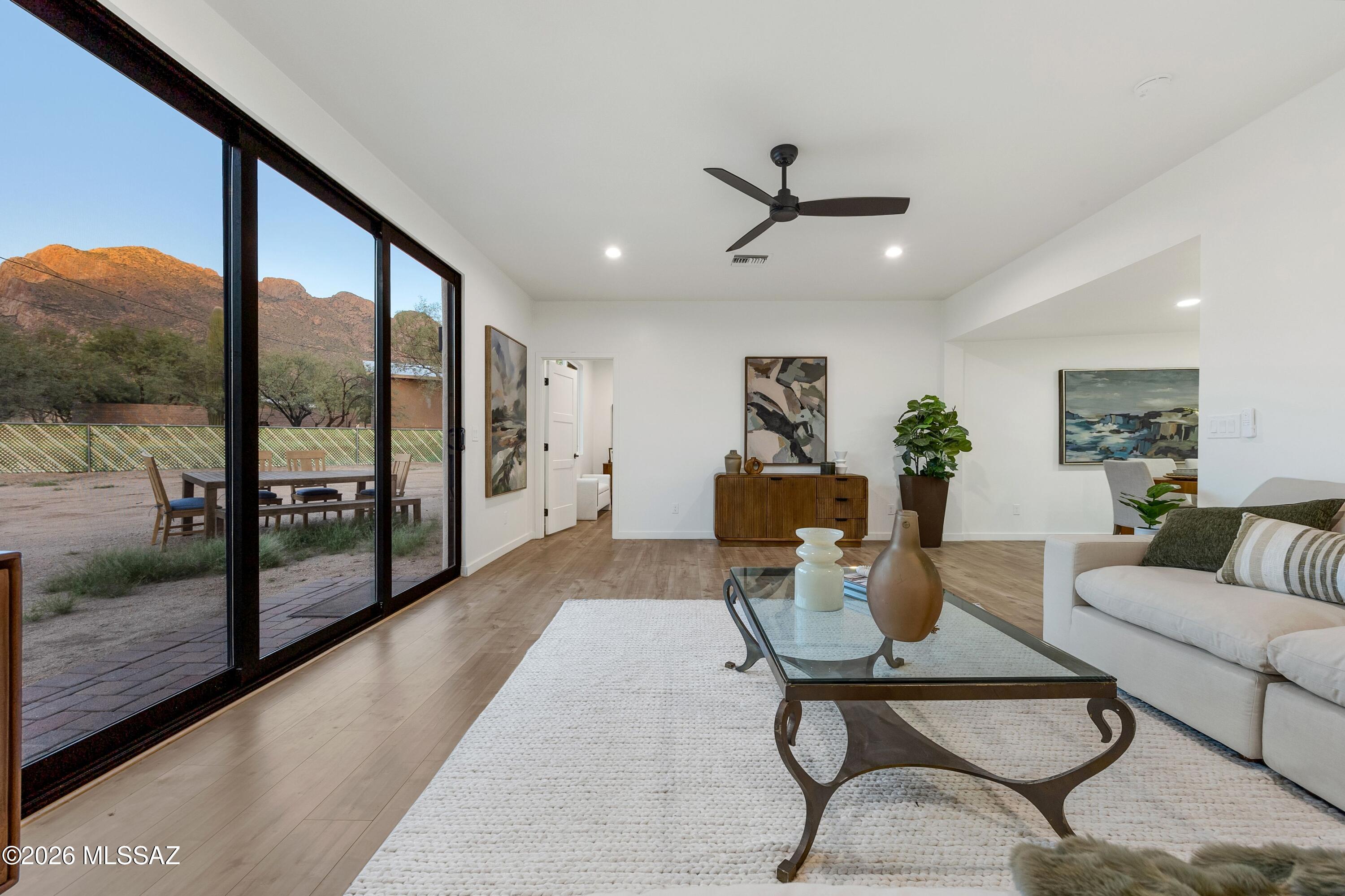 230 W Meadowbrook Drive