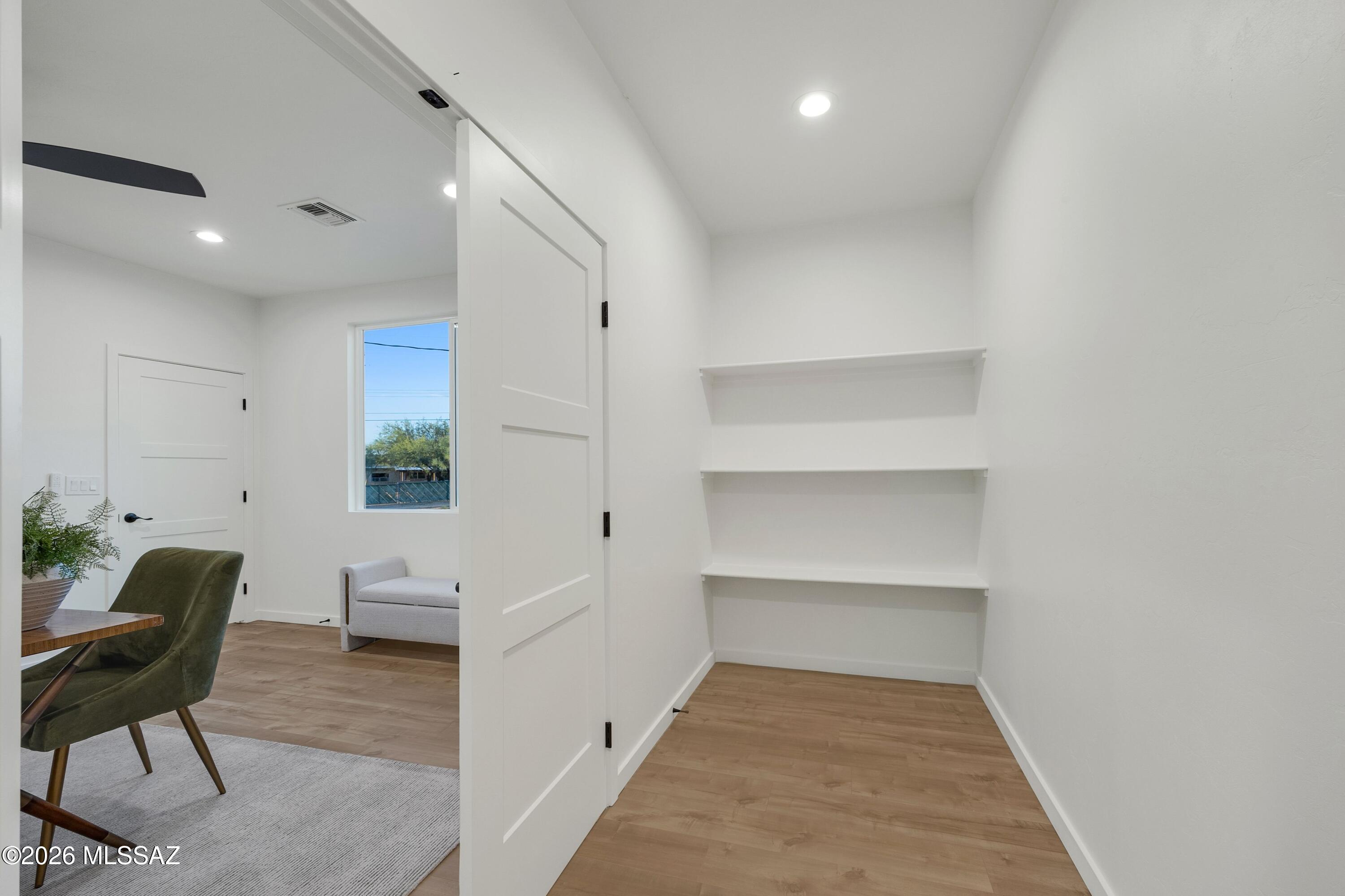 230 W Meadowbrook Drive