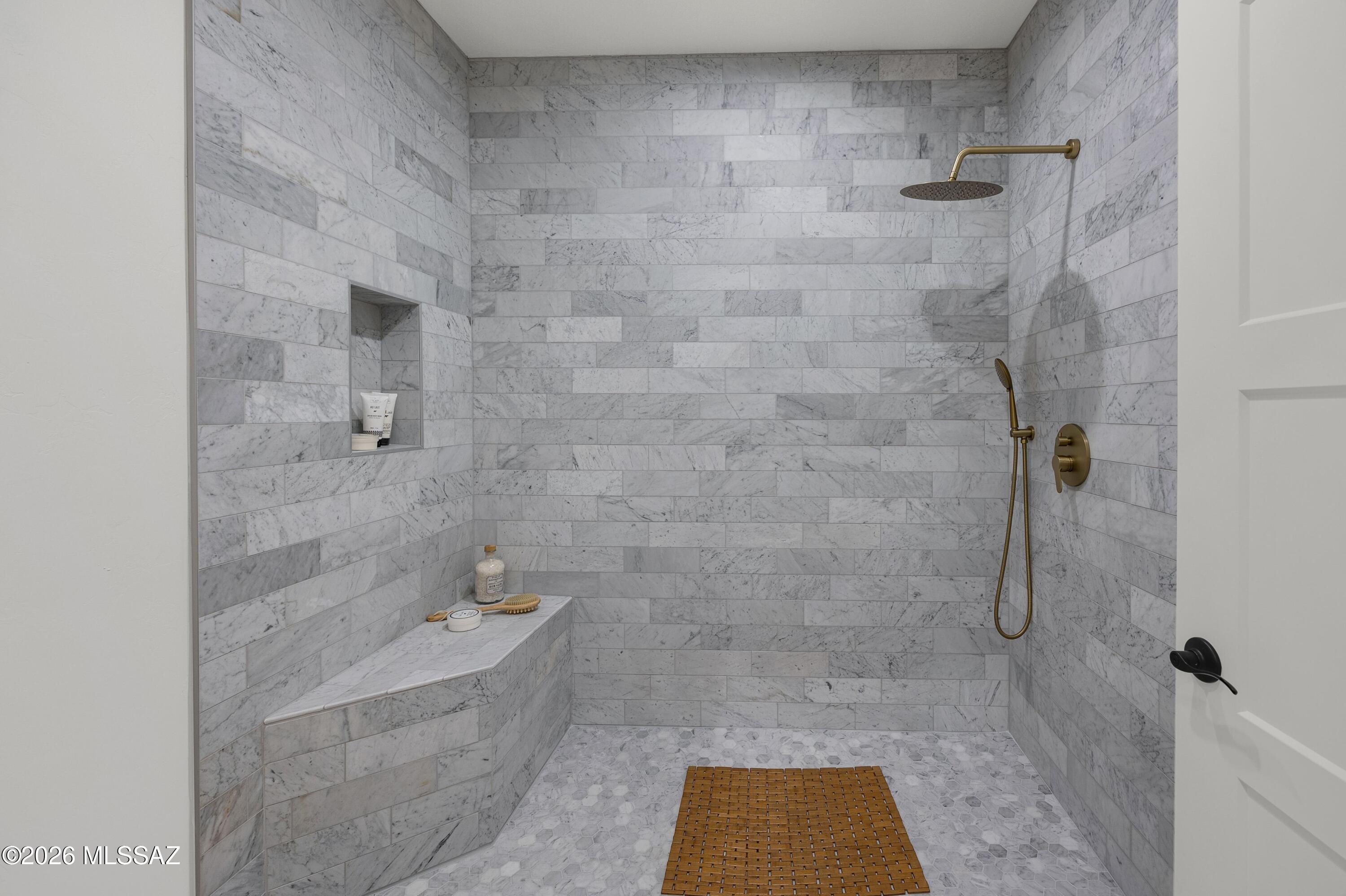230 W Meadowbrook Drive