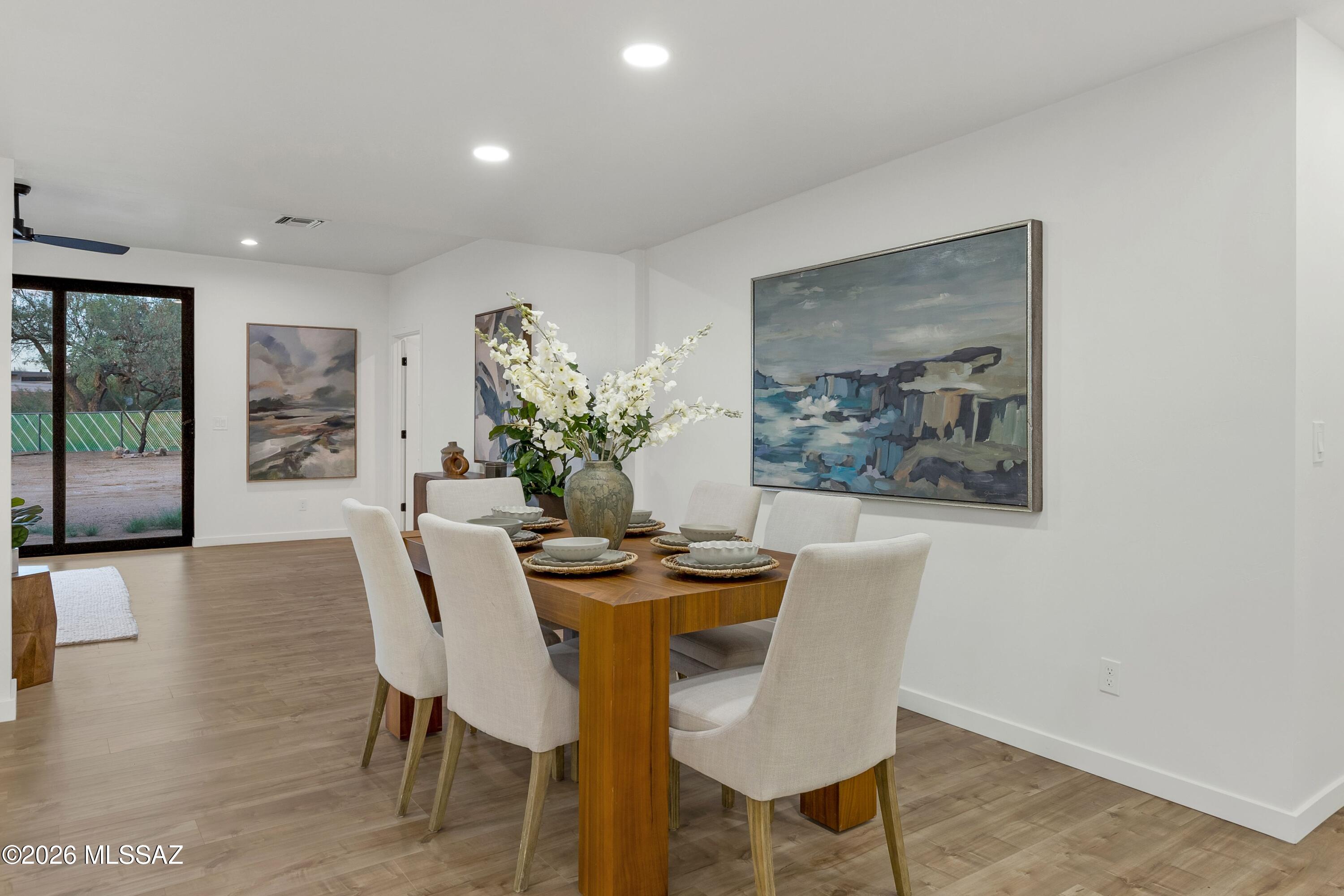 230 W Meadowbrook Drive