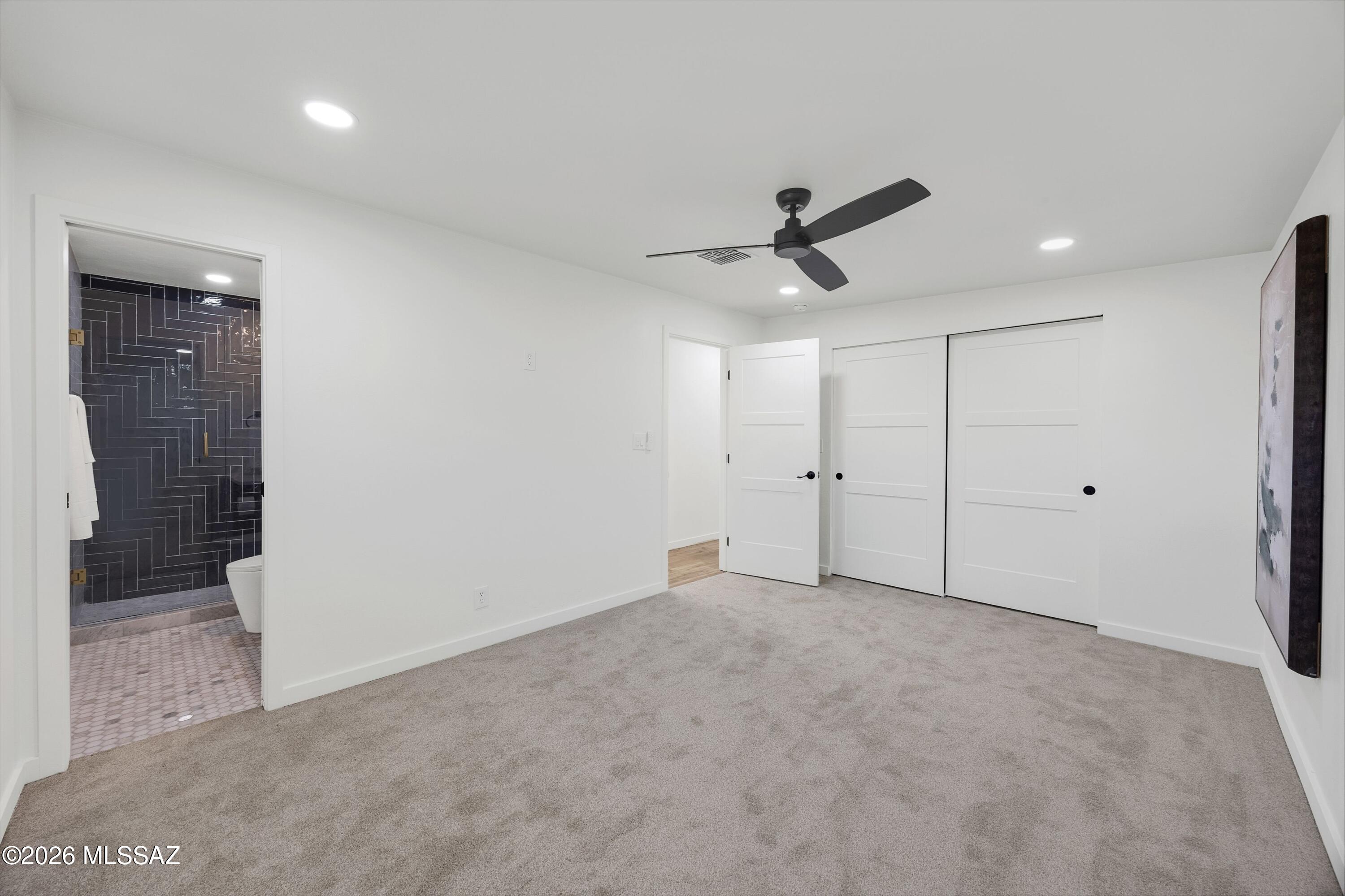 230 W Meadowbrook Drive