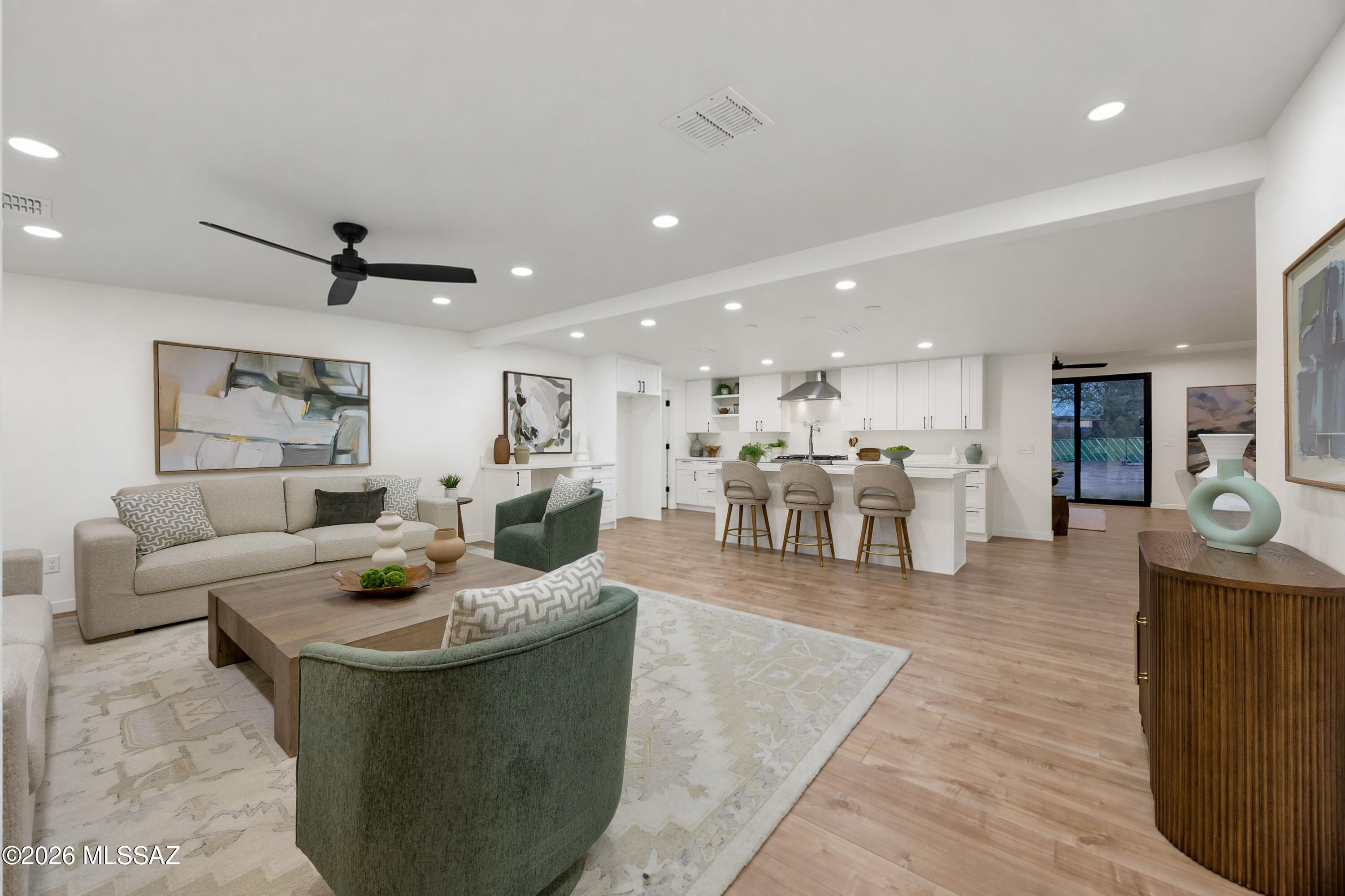 230 W Meadowbrook Drive