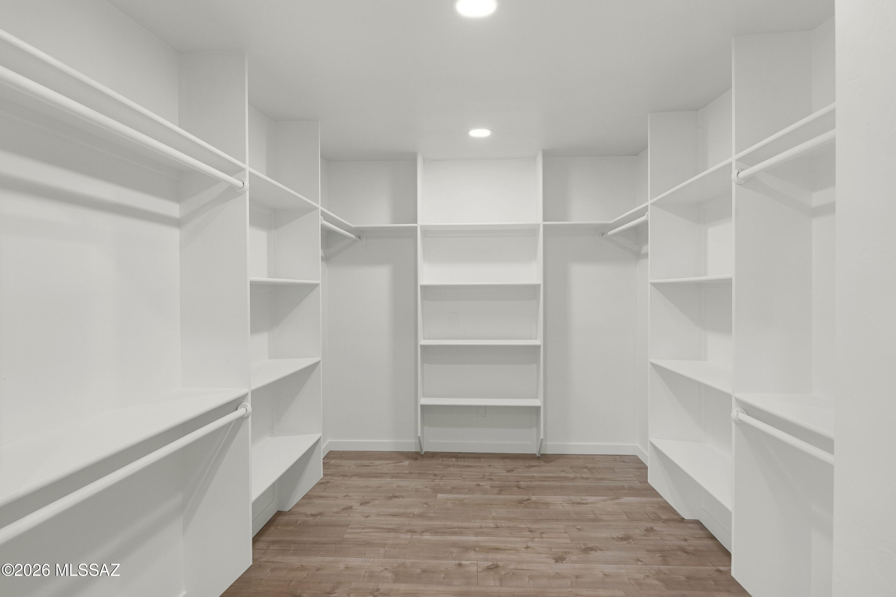 230 W Meadowbrook Drive