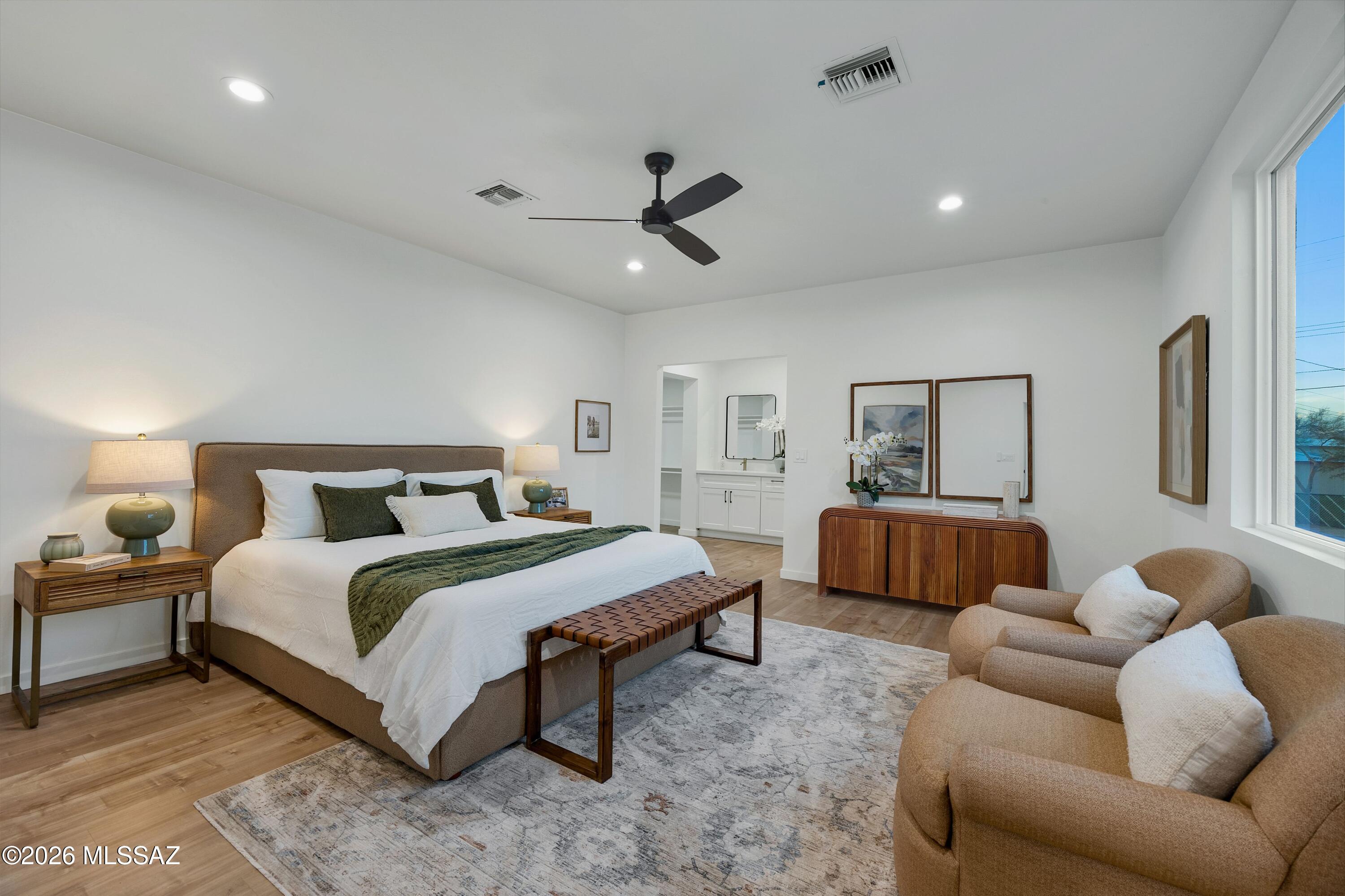230 W Meadowbrook Drive