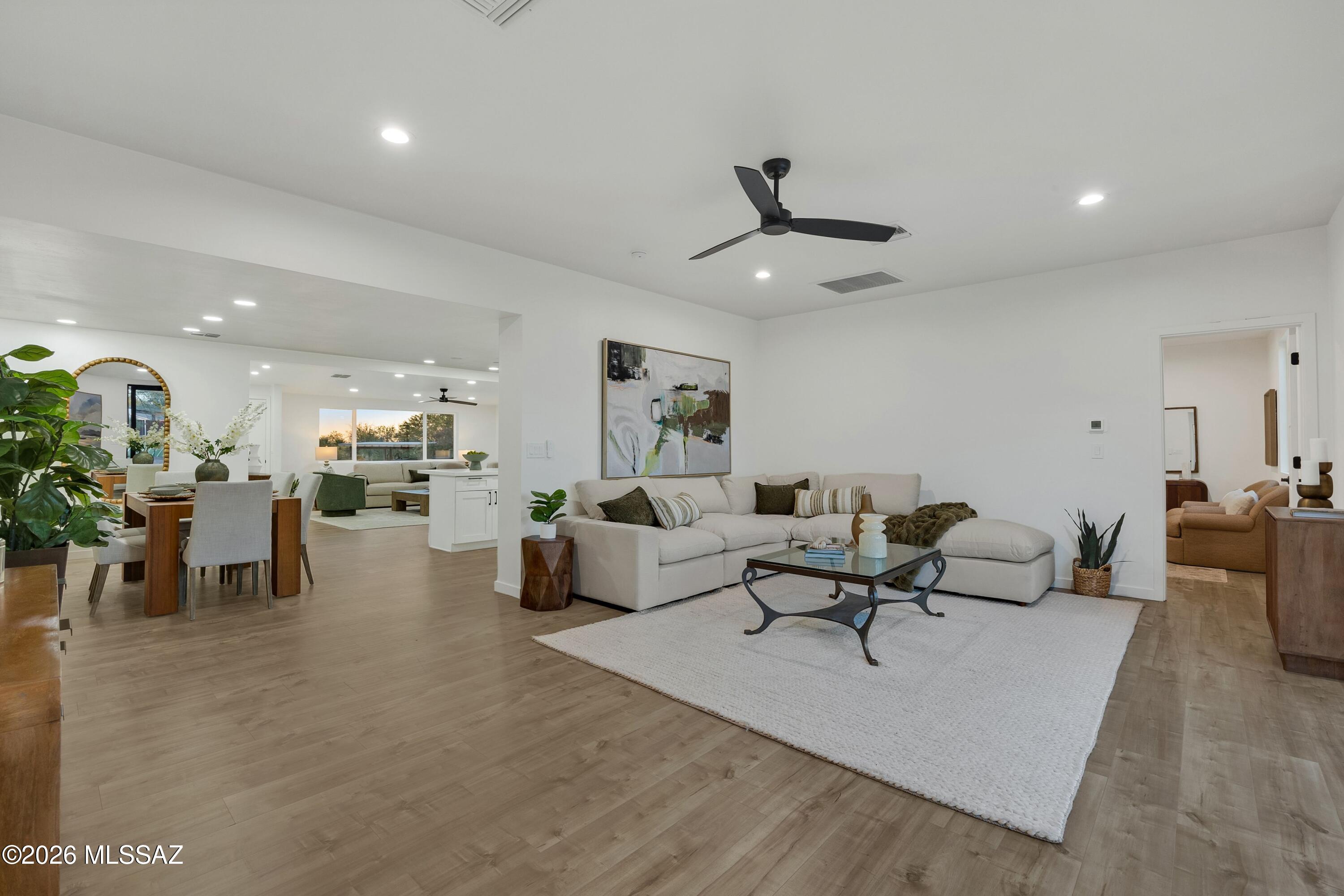 230 W Meadowbrook Drive