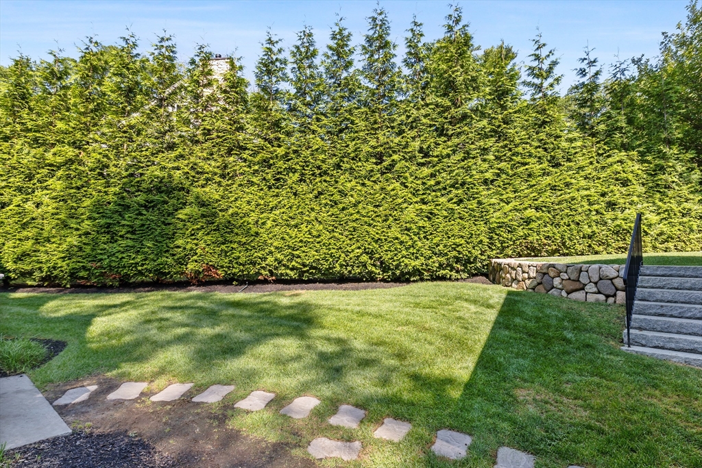 39 Hawthorne Ave