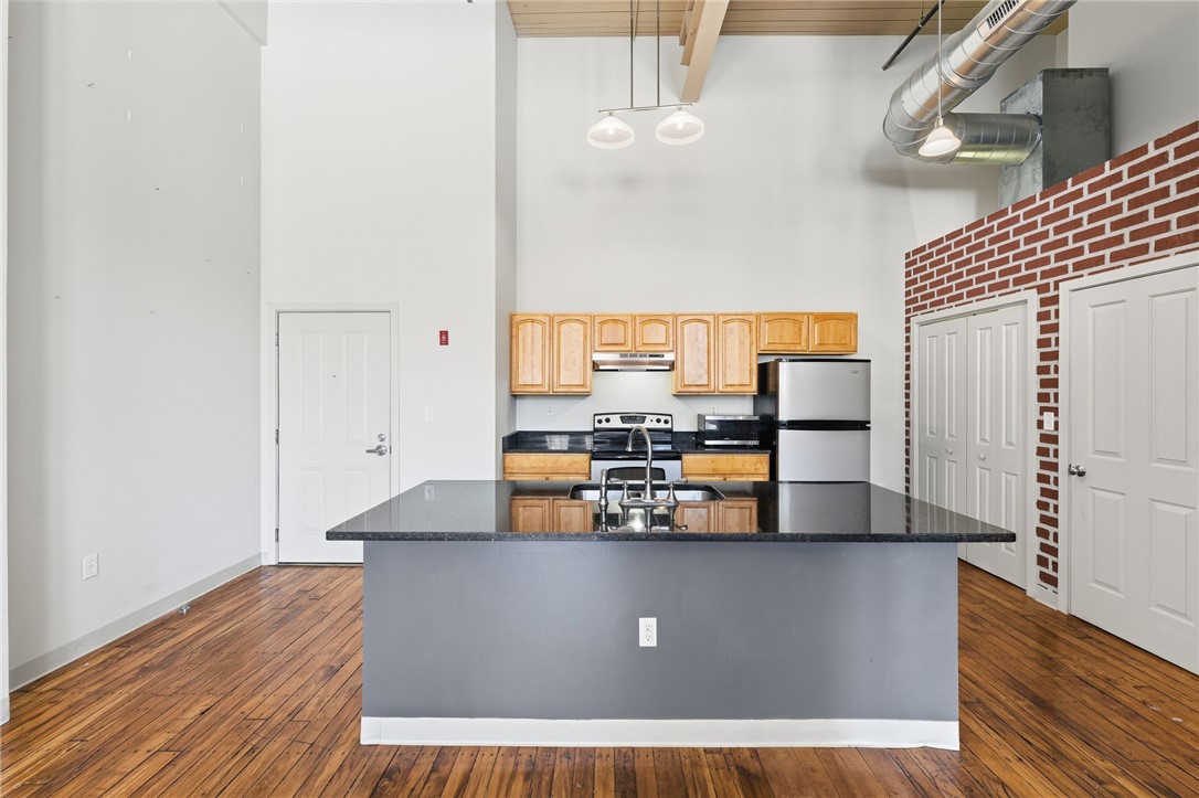 685 Social Street 313