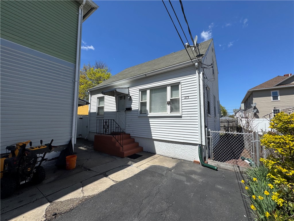 215 Roosevelt Street