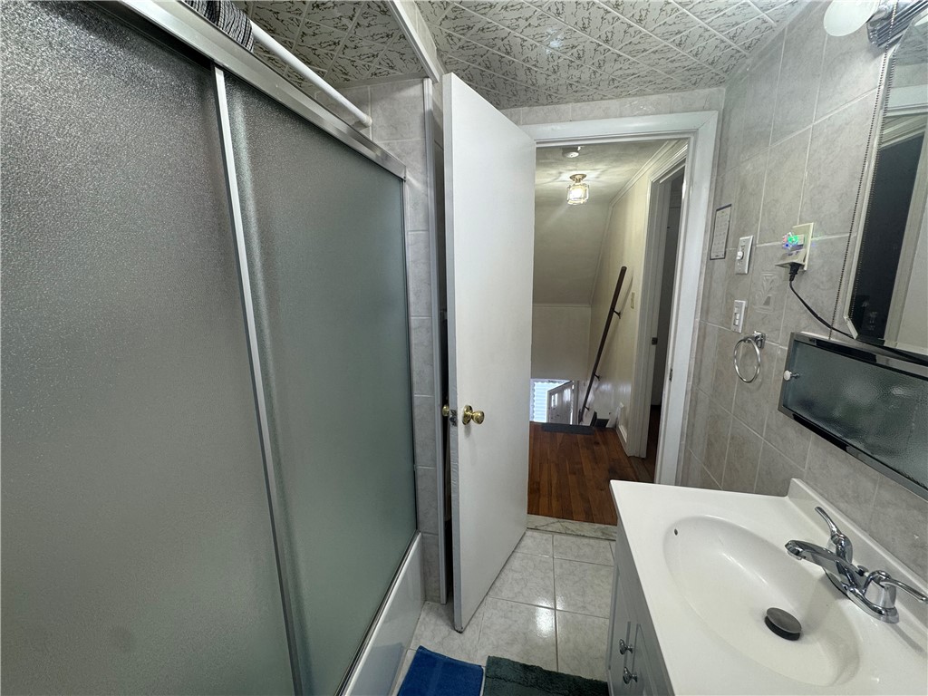 215 Roosevelt Street