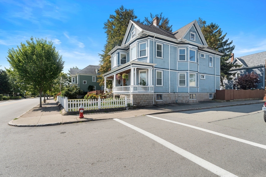 729 County St