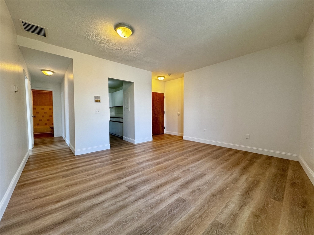 6 S Washington Street # 204