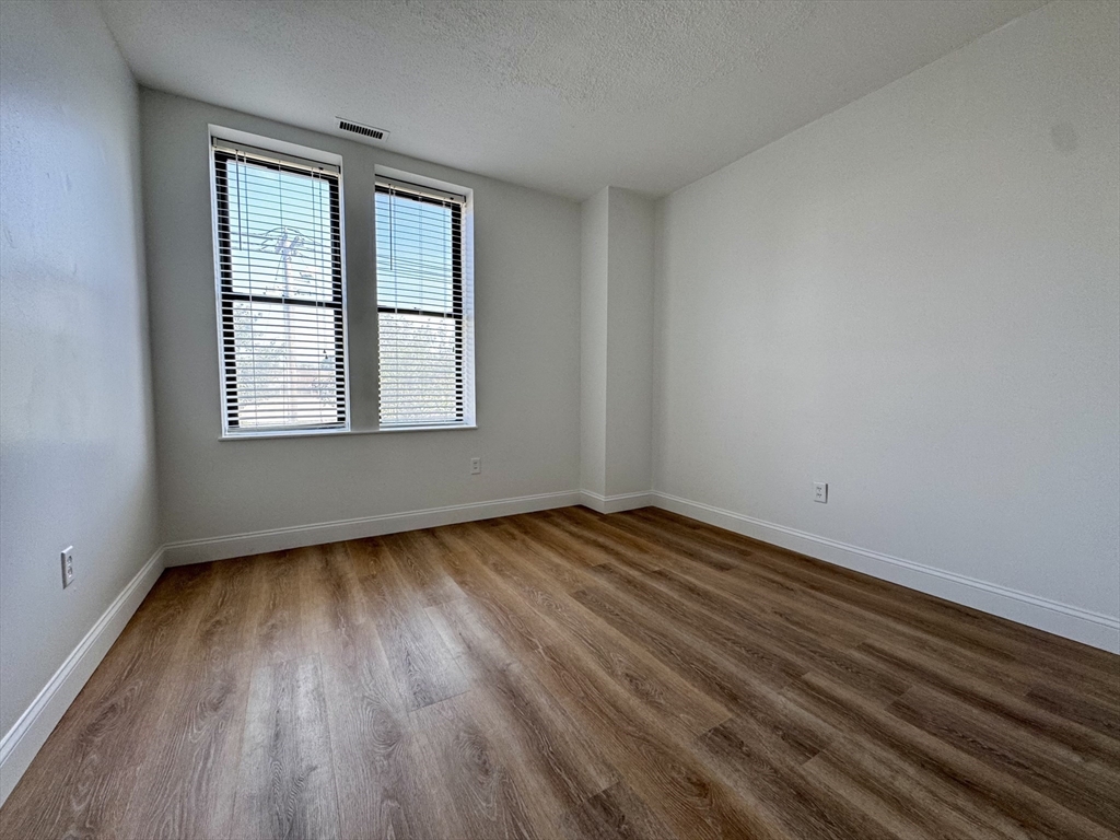 6 S Washington Street # 204