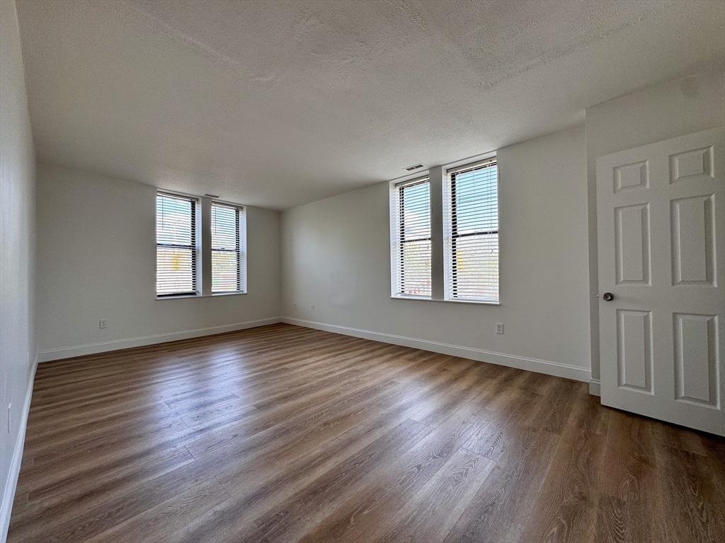 6 S Washington Street # 204