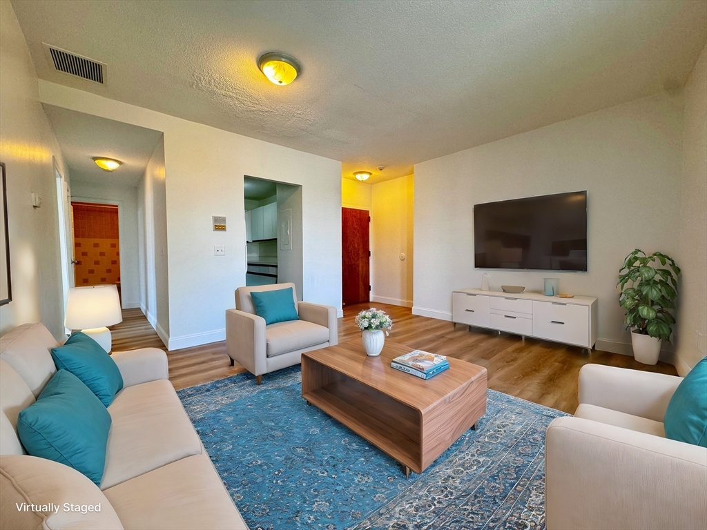6 S Washington Street # 204