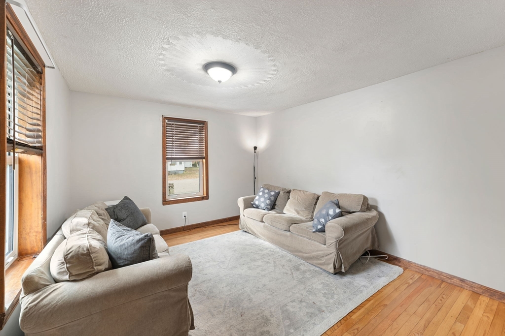 61 Mendon Rd