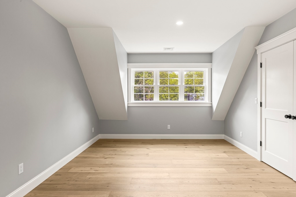 33 Elain Ave