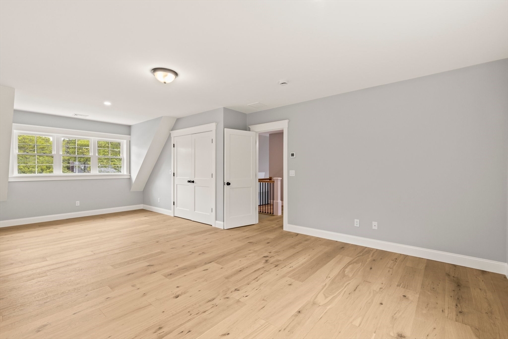 33 Elain Ave