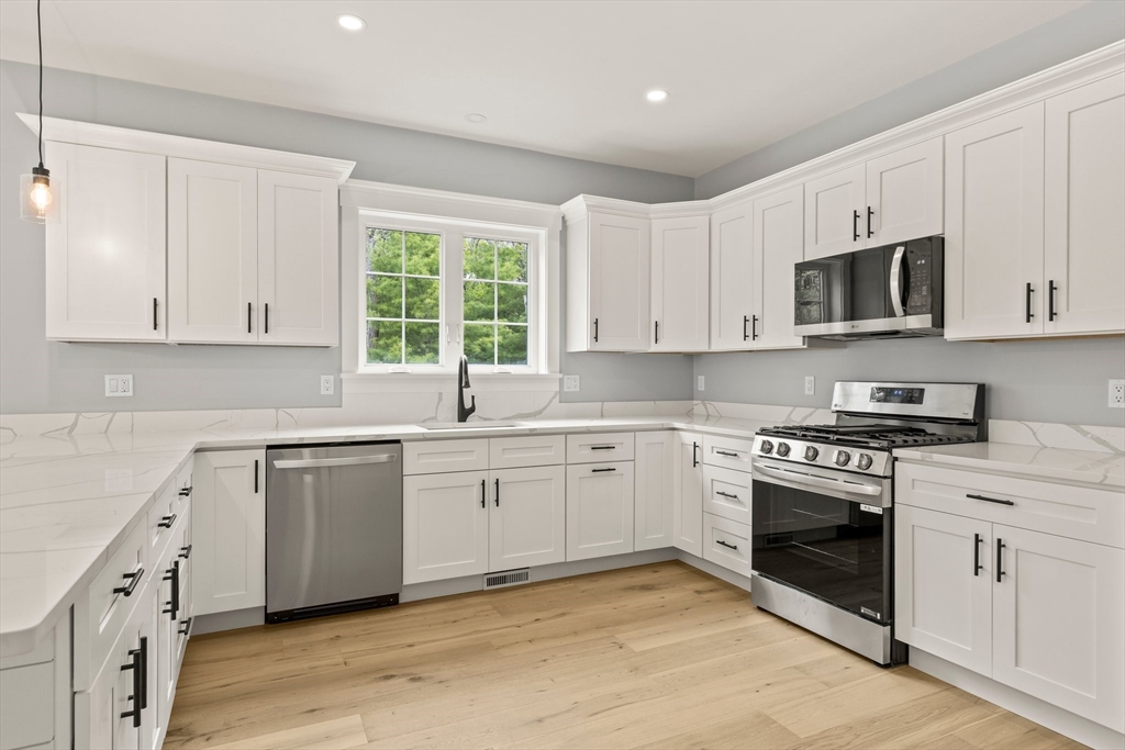 33 Elain Ave