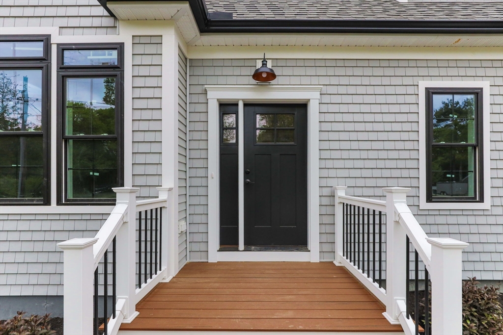 33 Elain Ave