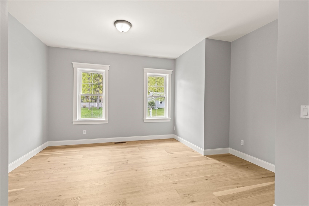 33 Elain Ave