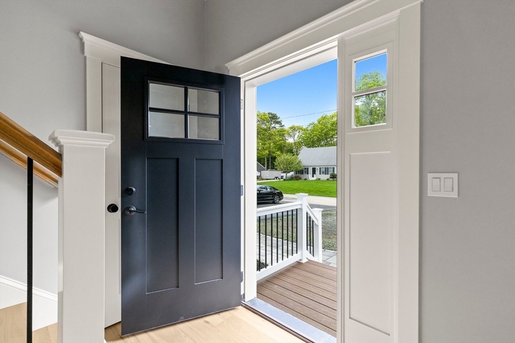 33 Elain Ave