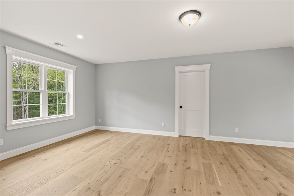 33 Elain Ave