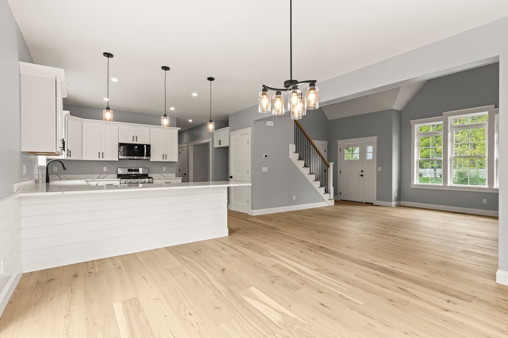 33 Elain Ave