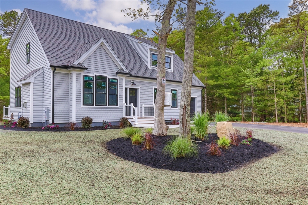 33 Elain Ave