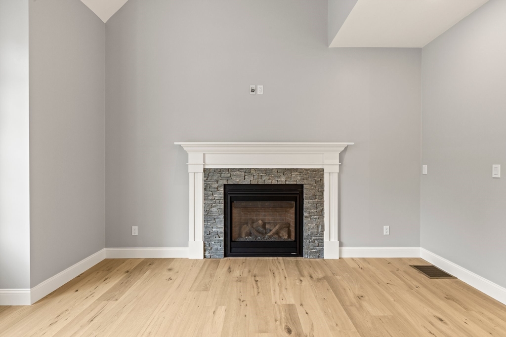 33 Elain Ave