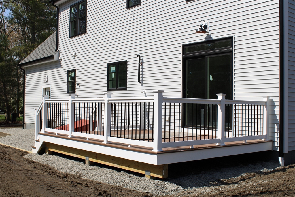 33 Elain Ave
