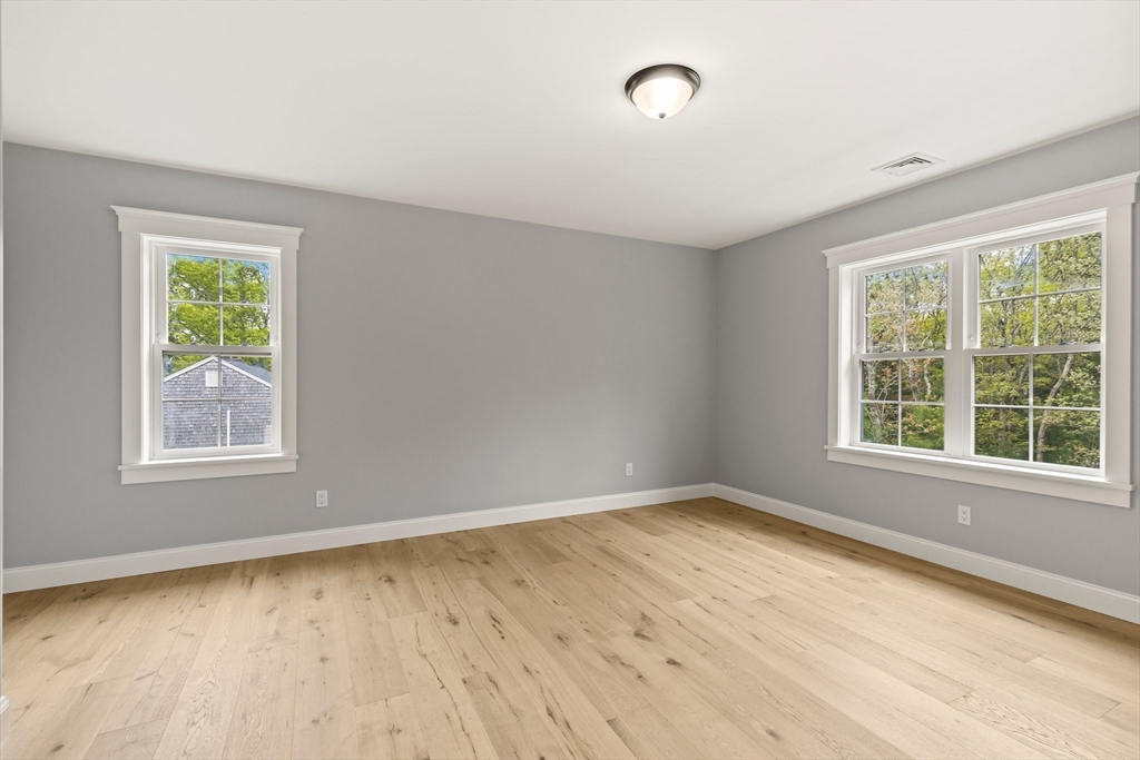 33 Elain Ave